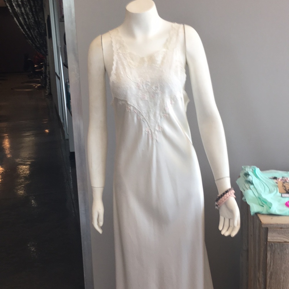 Gorgeous ivory satin night gown and robe set